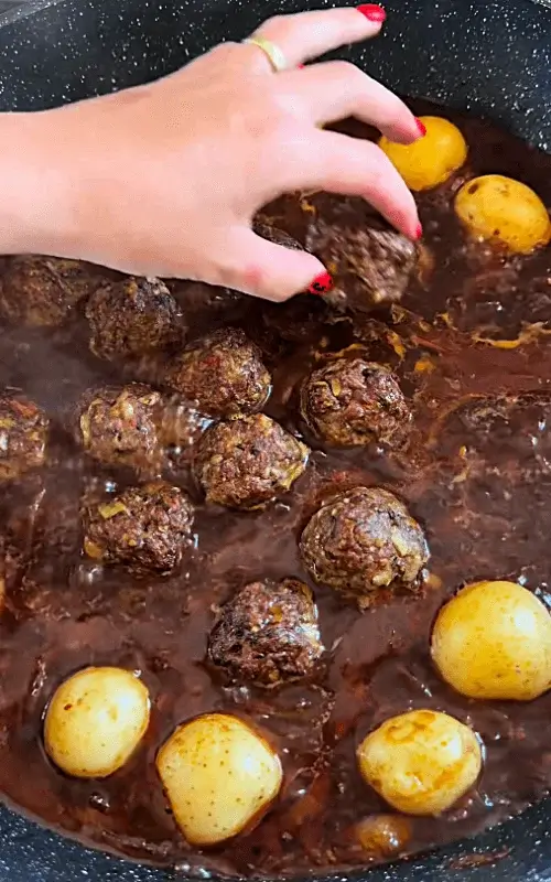 meatballs and potatoes recipe